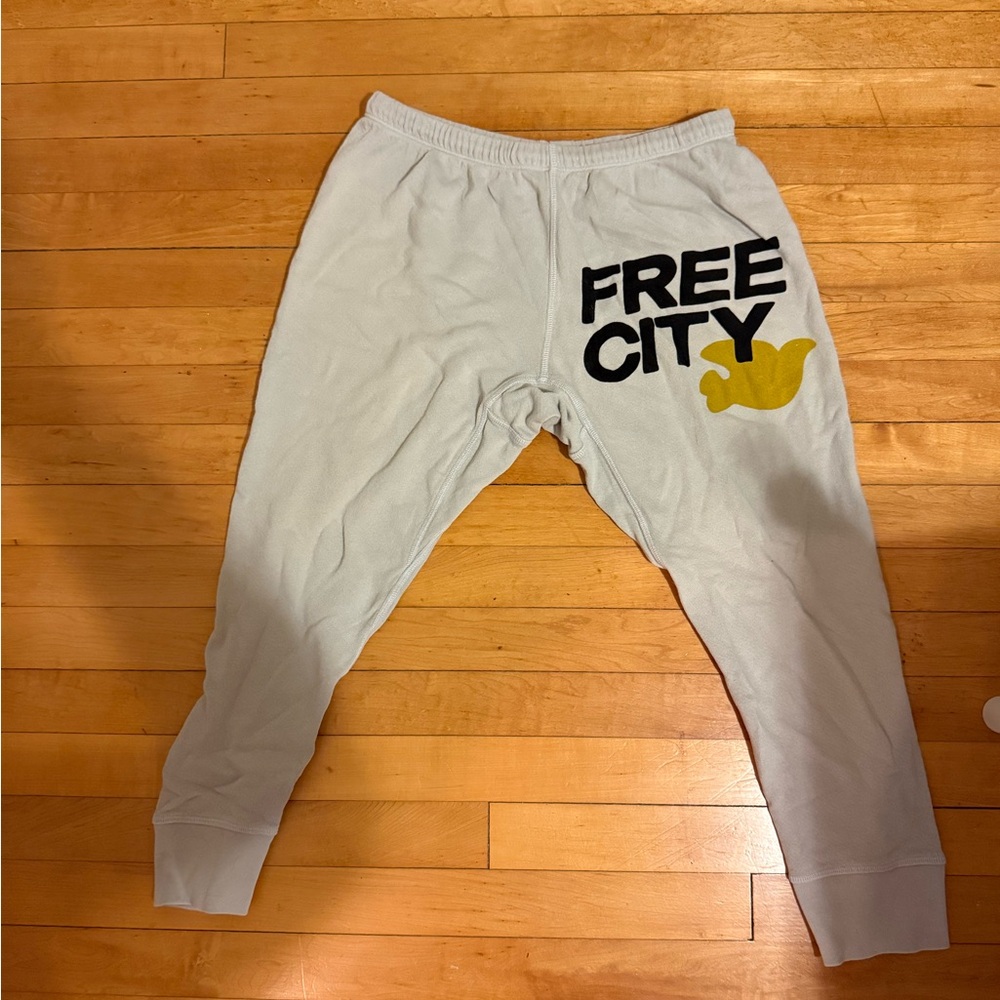 FREECITY Grey 3/4 Length Cropped Women’s Joggers Yellow Bird Size M